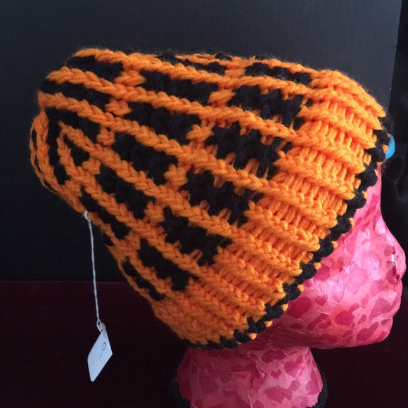 🩸Kids Orange and Black Beanie 🩸 - Picture 2 of 6